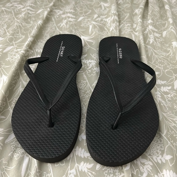 Old Navy Shoes - Black flip flops